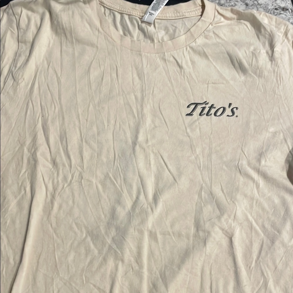 Cream women’s Medium Tito Shirt